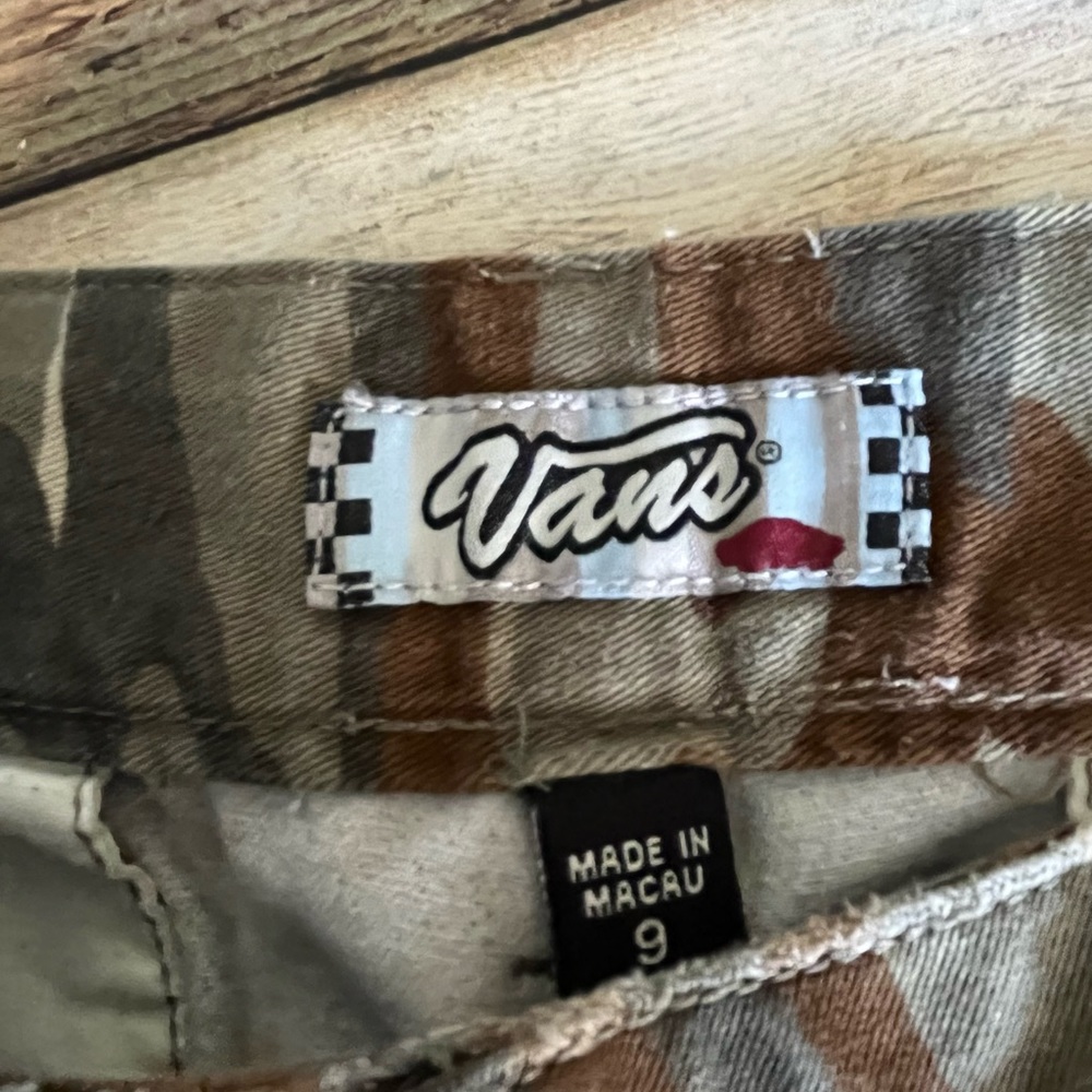 Vans Camo Print Bermuda Shorts Size 9 - Picture 4 of 8